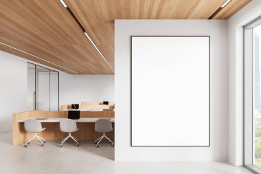 Çağdaş ofis içinde ahşap tavanlı, beyaz duvarlı ve minimalist mobilyalı boş poster modeli. Şehir manzaralı büyük bir pencere. 3B Hazırlama.