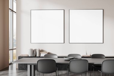 Yemek masasının, kitapların ve dekorun üstündeki ışık duvarında iki boş çerçeveli posterle modern iç mekan. Tasarım veya markalaşma sunumu için temiz alan. 3B Hazırlama.