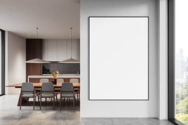 Ahşap masa ve damalı sandalyelerle donatılmış şık yemek odasının iç tarafındaki ışık duvarında boş bir poster çerçevesi. Şehir manzarasını gösteren büyük pencere. 3B Hazırlama.