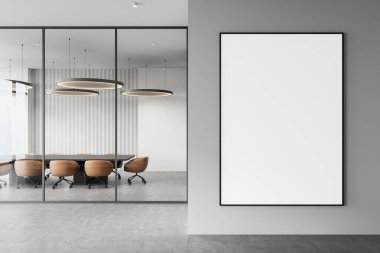 Şık ofisin gri duvarında boş dikey poster. Cam bölme, kahverengi sandalyeli ve kolye lambalı modern bir toplantı odasını gözler önüne seriyor. 3B Hazırlama
