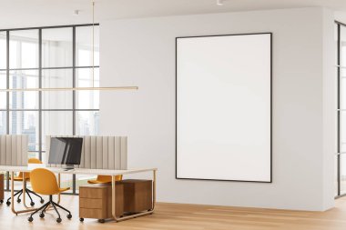 Beyaz bir duvarda, masaları, sandalyeleri ve cam pencerelerden şehir manzarası olan büyük boş bir poster çerçevesi olan geniş bir ofis içi. Tasarım modelleri için mükemmel. 3B Hazırlama.