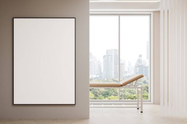 Çağdaş bir odada bej bir duvarda boş bir poster ve şehrin ufuk çizgisine bakan büyük bir pencerenin yanında tıbbi bir kanepe. Temiz iç tasarım kavramı. 3B Hazırlama.