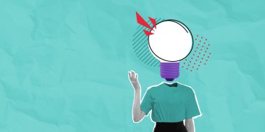 Kafası yerine ampulü olan bir kadın, konuşma baloncuğuyla mesaj atıyor. Arkaplan soyut tasarım elementleriyle birlikte turkuazdır. Fikir kavramı