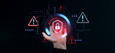 Elin dijital kırmızı asma kilit simgesine uzanıyor uyarı işaretleriyle, fütürist tarzda, koyu arkaplanda. Veri güvenliği ve korunma kavramı