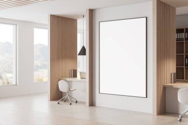 Beyaz duvarda boş dikey çerçeve, tahta çatallar, temiz masalar, beyaz sandalyeler ve panoramik pencerelerle çağdaş ofis içi. 3B Hazırlama