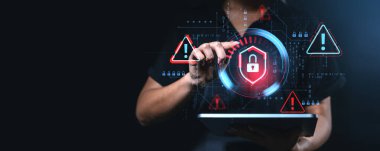 Koyu arkaplanda dijital asma kilit ve uyarı simgeleri ile etkileşime giren kişi, siber güvenlik uyarısı kavramını temsil eder