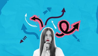 Çene üstüne el ele düşünen, buruşuk mavi arka planda renkli soyut oklarla çevrili yaratıcı karar kavramını ifade eden bir kadın.