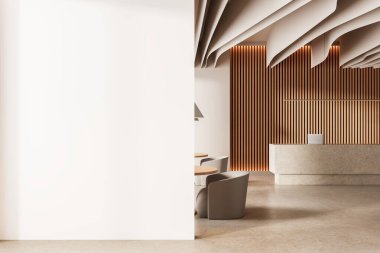 Ahşap paneller, modern mobilyalar ve yumuşak ışıklandırmayla dolu çağdaş bir lobide boş beyaz duvar modeli. 3B Hazırlama