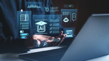 İnsan dijital yapay zeka arayüzü, fütüristik simgeler, karanlık altyapı, online öğrenme ve yapay zeka ile etkileşim halindedir.