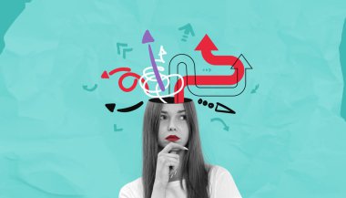 Kafasından çıkan soyut oklar ve karalamalarla düşünen bir kadın, buruşuk turkuaz arka planda kolaj tarzı, yaratıcı beyin fırtınası kavramı