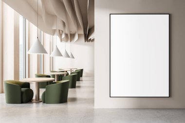 Modern kafenin duvarında yeşil sandalyeli ve yuvarlak masalı boş poster modeli, sanatsal tavan tasarımı, yumuşak gün ışığı, 3D görüntüleme