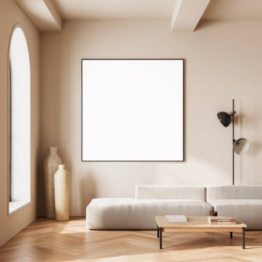 Yumuşak kanepe, ahşap zemin ve vazolarla modern bej iç dekorasyonda boş kare poster modeli, 3 boyutlu düzenleme, sunum veya tasarım için temiz duvar düzeni