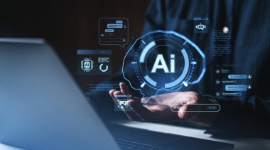 Elinin üzerinde fütüristik yapay zeka arayüzü, dijital stil, karanlık arkaplan, yapay zeka ve yenilik kavramı tutan kişi