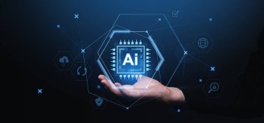 İnsan eli, yapay zeka teknolojisi kavramını, karanlık arka planda dijital şekildeki fütüristik simgelerle parlayan yapay zeka çipini sunuyor.