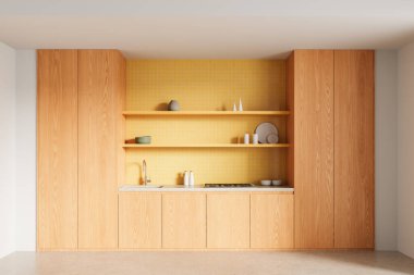 Doğal ahşap dolabı olan çağdaş mutfak, sarı fayanslı duvar, minimalist raflar ve parlak temiz bir arkaplanda nötr aksesuarlar. Samimi modern tasarım kavramı. 3B Hazırlama