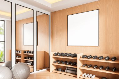 Modern bir spor salonunda boş poster modeli. Ahşap duvarları, aynaları, dambılları var. Parlak ahşap bir zeminde egzersiz topları, 3 boyutlu tasarım, fitness konsepti.