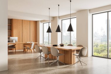 Ahşap mobilyalar, minimalist tasarım, şehir manzaralı geniş pencereler ve kolye ışıklandırması olan modern ofis içi. 3B Hazırlama