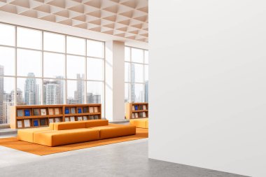 Turuncu kanepeler, kitap rafları ve poster modelleri için geniş boş bir duvar olan çağdaş bir iç mekan. Şehir manzaralı parlak bir oda. 3B Hazırlama