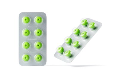 Yeşil elmalar gümüşten su toplayan paketlere yerleştiriliyor. İlaç haplarını taklit ediyorlar. Beyaz arka planda 3D görüntüleme, sağlıklı yaşam tarzı ve beslenme fikri.