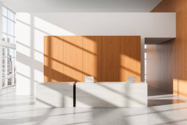 Ahşap duvar panelleri ve beton zeminli modern ofis iç tasarımında resepsiyon masası, büyük pencerelerden güneş ışığı, asgari ve çağdaş konsept. 3B Hazırlama