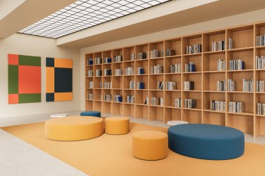 Ahşap kitaplıklar, yuvarlak renkli koltuklar, soyut duvar sanatı ve bej arka planda tavan ızgarası ışıkları ile çağdaş kütüphane içi. 3B Hazırlama