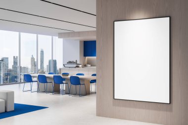 Modern ofis içindeki ahşap duvarda boş dikey poster şablonu yemek alanı, mavi sandalyeler, büyük pencereler ve şehir arka planı. 3B Hazırlama