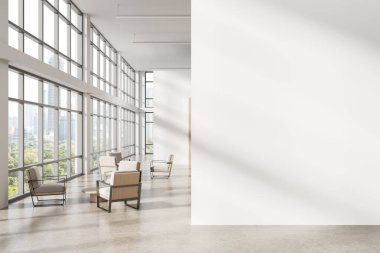 Modern mobilyaları ve büyük pencereleri olan geniş bir ofis, minimalist beton zeminde temiz beyaz duvar modeli, markalaşma konsepti. 3B Hazırlama