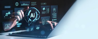 Bir insan eli, karanlık arka planda, modern teknoloji ortamındaki veri ve simgelerle şeffaf bir dijital yapay zeka arayüzünü işaret ediyor.