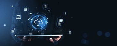 Veri yönetimi, güvenlik ve cihazlar için simgelerle dijital bulut depolama arayüzü koyu arka planda parlayan mavi tarzda, çevrimiçi teknolojiyi sembolize ediyor