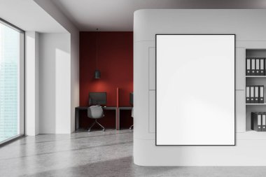 Beyaz duvarda kırmızı aksanlı duvar, masalar, raflar ve gün ışığıyla süslenmiş boş dikey poster şablonu. Tasarım düzeni kavramı. 3B Hazırlama