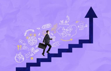 Bir işadamı, kariyerinin ilerlemesini simgeleyen mor bir arka plan üzerine el çizimi konsept karalamalar, planlama ve başarı ile yukarı doğru adımlar atar.