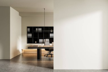 Ofis çalışma alanı, masa, sandalye ve solda raflar, sağda parlak boş bir duvar, en az iç dekorasyon, poster ya da şablon için konsept. 3B Hazırlama