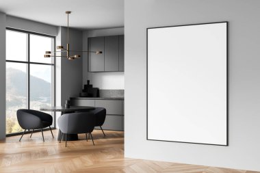 Minimum modern yemek odası. Temiz gri duvar, ahşap zemin ve ışık dolu arka planda büyük boş posterler var. Tasarım şablonu kavramı. 3B Hazırlama