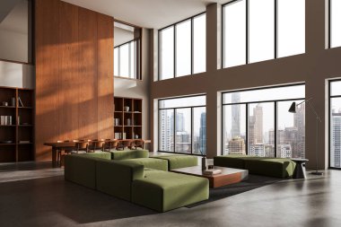 Yeşil modüler kanepeleri, tahta panel duvarları ve uzun pencerelerden geniş şehir manzarası olan çağdaş çatı katı tarzı bir iç mekan. 3B Hazırlama