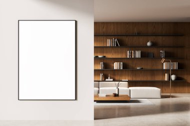Zarif iç kısımda, ahşap raflar, beyaz kanepe ve modern dekorasyon malzemeleriyle temiz duvarda boş dikey poster modeli. 3B Hazırlama