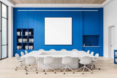 Boş modern toplantı odası, geniş çerçeveli afiş modeli, canlı mavi duvar, minimum mobilya, ahşap zemin, markalaştırma sunumu için temiz bir düzen. 3B Hazırlama