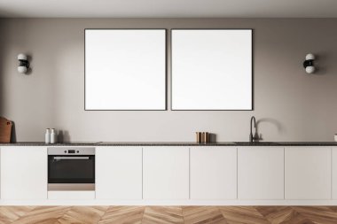 Minimum mutfak içi, bej duvarında iki büyük boş çerçeveli poster, temiz modern tasarım, ahşap zemin, sanat eseri veya tasarım sunumu konsepti. 3B Hazırlama