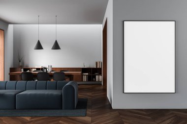 Temiz gri duvara asılmış boş çerçeveli poster modeli modern iç mimari mobilyalar, ahşap zemin ve yumuşak ışıklandırma. 3B Hazırlama