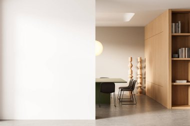 Modern bir yemek alanı, ahşap aksanları ve yumuşak ışıklandırması olan, tasarım ve poster şablonu için mükemmel boş bir duvar modeliyle minimalist bir iç mekan. 3B Hazırlama
