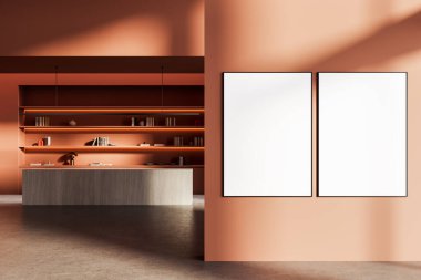 Şeftali rengi bir duvarda iki boş dikey poster modern minimalist bir iç mekanda açık bir kitaplık, temiz bir düzen ve yumuşak doğal ışıklandırma. 3B Hazırlama