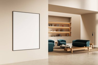 Modern iç mekanda, rahat oturma alanı, ahşap mobilya ve dahili rafları olan temiz bej duvarda boş dikey poster şablonu. 3B Hazırlama