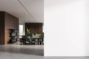 Poster ya da afiş için boş beyaz duvarı olan modern ofis iç mimarisi, ahşap paneller ve beton zemin ile temiz bir düzen, telif alanı kavramı. 3B Hazırlama
