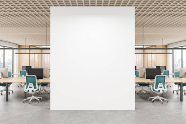 Modern ofis içinde beyaz bölme duvarında boş poster şablonu bilgisayar masaları ve mavi sandalyeler, parlak gün ışığı arka planı, 3D görüntüleme