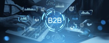 Dizüstü bilgisayarların üzerinde fütürist veri grafikleri ve grafikleri, mavi temalı arka planda dijital tarzı olan iş dünyasından iş pazarlama kavramına