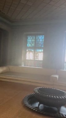 Türk Ayasofya İncelemesi çok sayıda penceresi ve dev mozaik tavanıyla