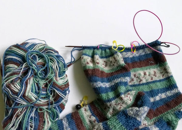 Chaussettes Tricotées Laine Fil Tricoter Aiguilles Tricoter Mode Tricotée Vêtements — Photo