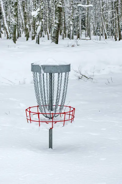 stock image disc golf park, snow covered trees and tree branches, winter day, snow covered disc golf cart