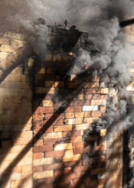Harika duman oyunları seramik ateşleme fırınları, çömlek ateşleme, fırının dışında duman girdapları, gölge oyunları