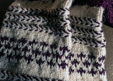 Renkli örgü çalışmaları, el işi konsepti, örgü dokusu, yün el işi, hobi, kış aktiviteleri