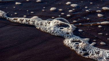 Deniz kıyısının soyut fotoğrafçılığı, kar, kum, su, buz oluşumları, arka plan için uygun, kış